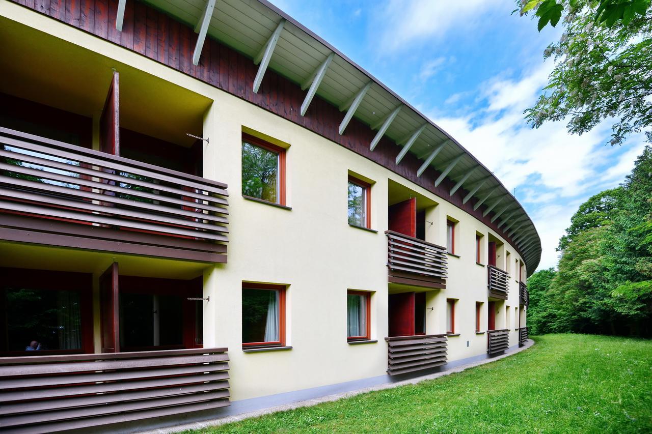 Готель Bildungshaus Schloss Krastowitz Klagenfurt am Woerthersee Екстер'єр фото